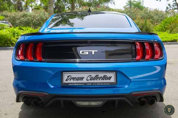 Ford Mustang GT Premium angle 2